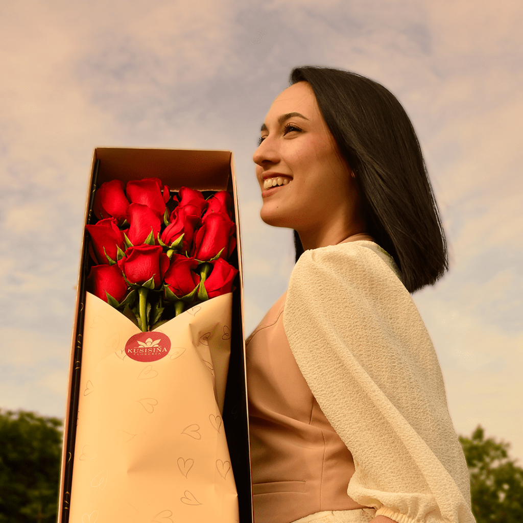 Color Rosa Mama Caja premium 12 rosas para mamá - Kusisiña